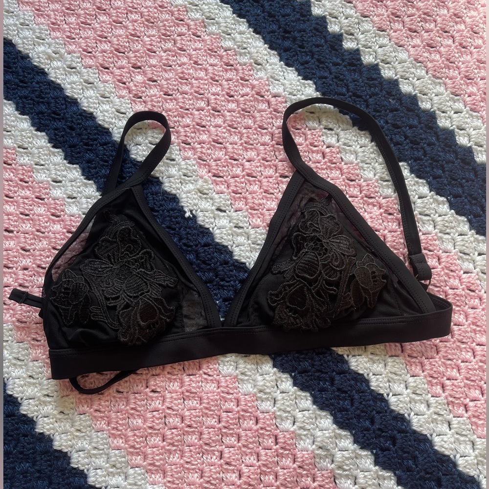 !!! SOLD !!! Women’s black sexy sheer floral embroidery cami bralette size 32B - Picture 2 of 6